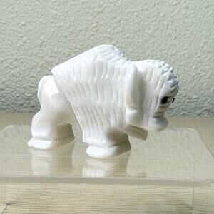 Vintage Zuni Fetish White Stone Bison Buffalo Native American Carving Figure Art